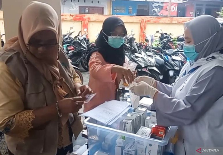 Banjir Bidara Cina: Ciliwung Meluap, Warga Mulai Garuk-Garuk Karena Gatal Masal