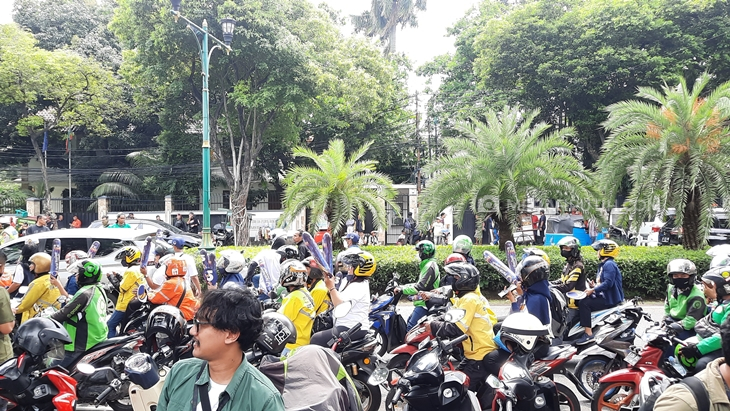 Ojol dan Opang Iringi Pendaftaran Caleg NasDem ke KPU