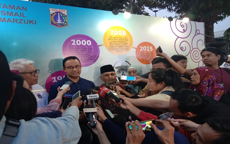Gubernur DKI Jakarta Anies Baswedan memberikan keterangan kepada wartawan terkait groundbreaking revitalisasi TIM