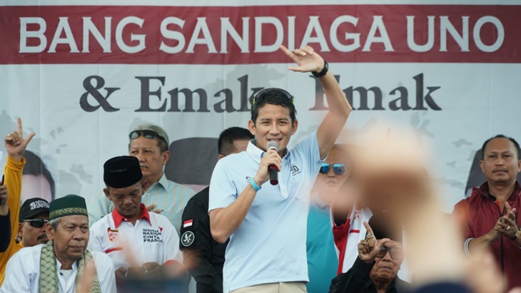Cawapres nomor urut 02 Sandiaga Uno disambut ribuan emak-emak di Cikarang. (Foto: merahputih.com/Ponco Sulaksono)