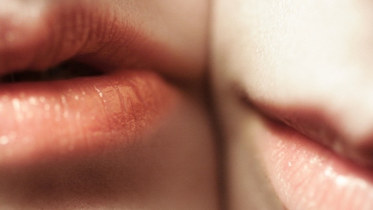 Kuning Langsat, Putih-Pucat, atau Sawo Matang? Ini Tips Pilih Lipstik Sesuai Kulit