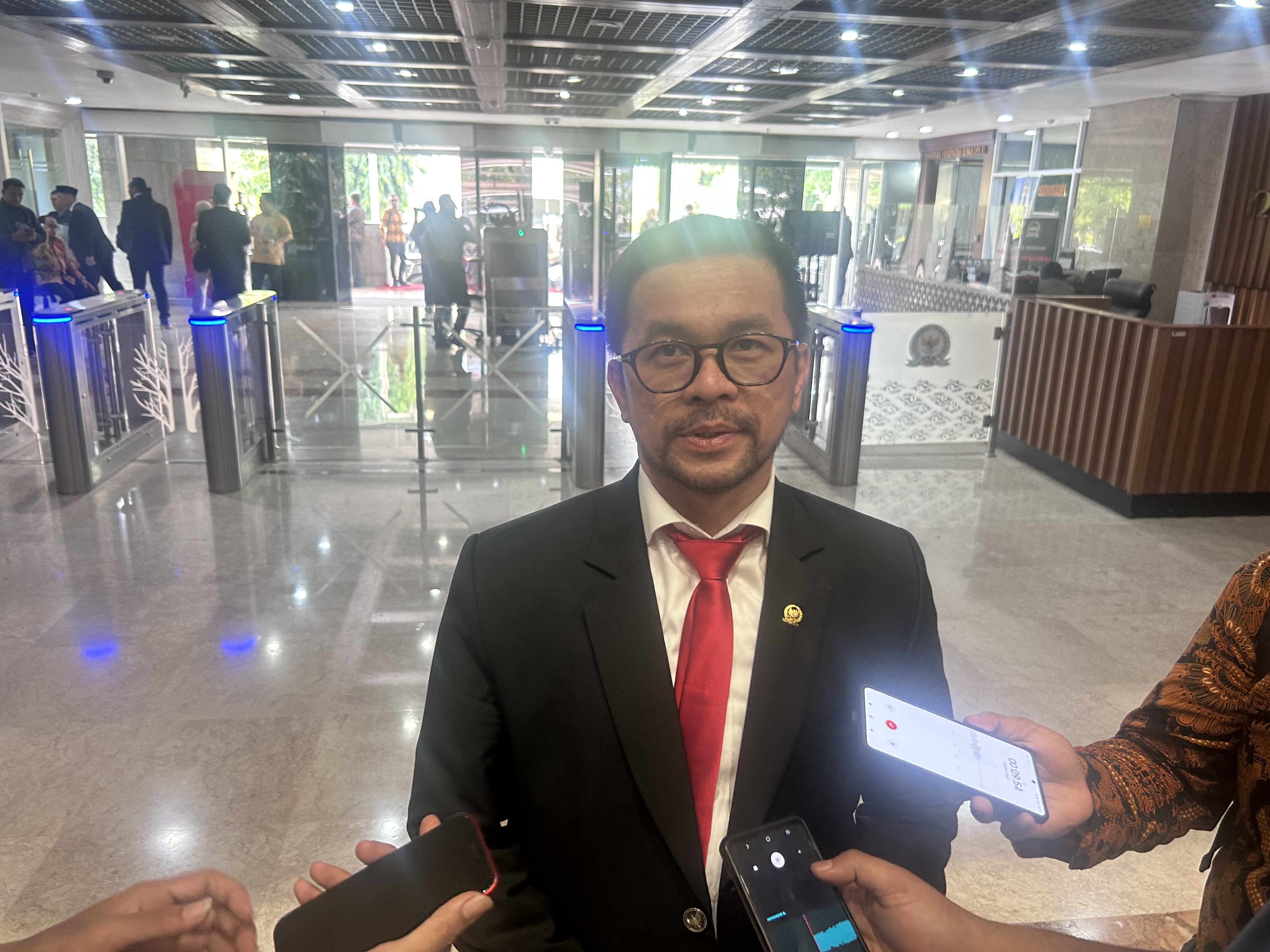 Hat-trick sebagai Anggota DPR, Marinus Gea Serahkan ke Fraksi soal Penempatan