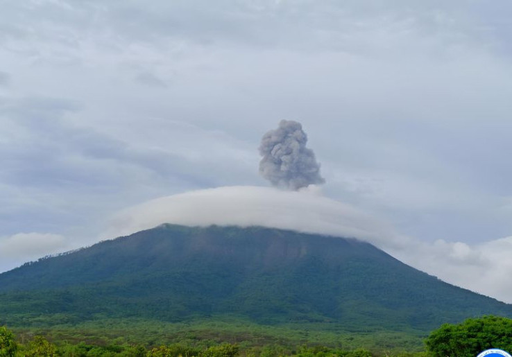 Gunung Ili Lewotolok Turun Status, Gempa Vulkanik Dangkal Masih Terekam