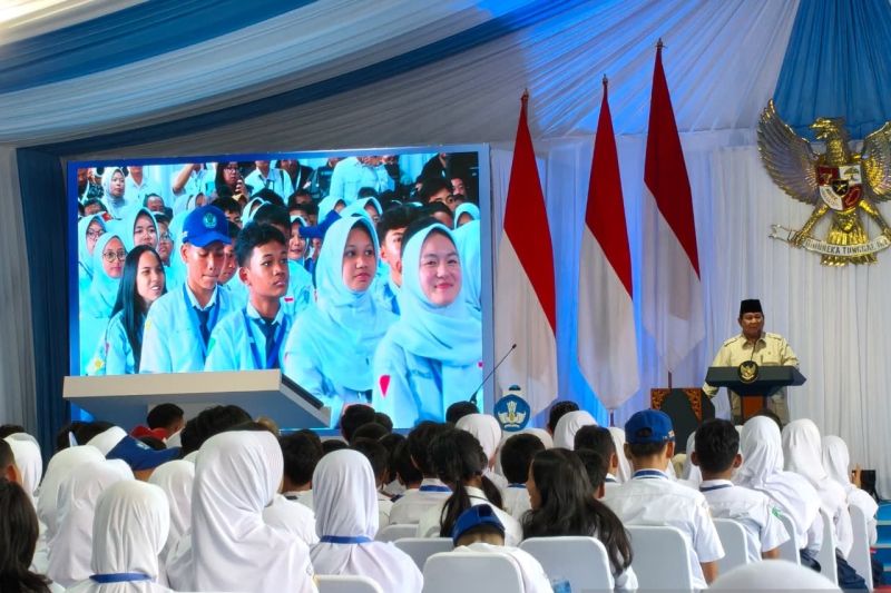 Semua Sekolah Bakal Dapat Smartboard, Duitnya Dari Sitaan Koruptor