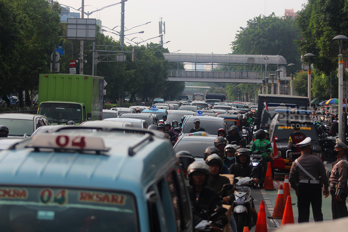 Kemacetan Lalu-lintas Jelang Pengundian Nomor Urut Cagub-Cawagub Pilkada DKI Jakarta