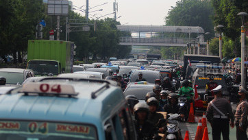 Kemacetan Lalu-lintas Jelang Pengundian Nomor Urut Cagub-Cawagub Pilkada DKI Jakarta