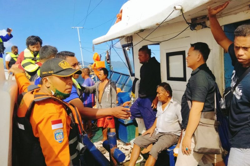 Seluruh Penumpang dan ABK Kapal KM Karya Indah Selamat