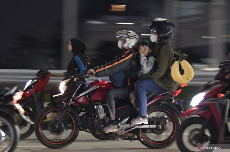 Kapolda Metro Jaya Hentikan Pemudik Motor Bawa Bayi
