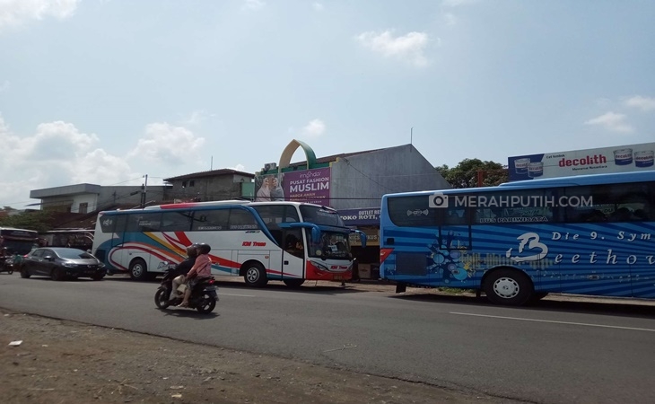 Ratusan Bus Angkut Massa Reuni 212 dari Solo ke Jakarta