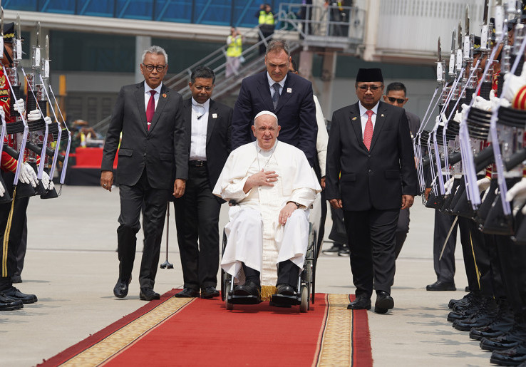 Prosesi Mengantarkan Paus Fransiksus Meninggalkan Indonesia di Bandara Soekarno Hatta