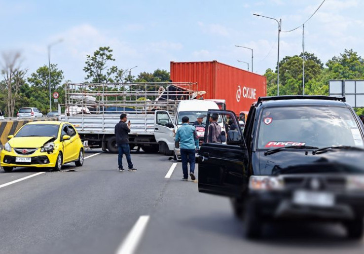 15 Kendaraan Alami Kecelakaan Beruntun di Tol Cipularang, Truk Alami Masalah Pengereman