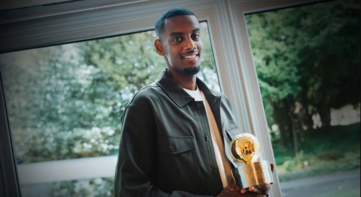 Alexander Isak Cetak Gol Lalu Tumbang, Arne Slot Ketar-ketir Striker Termahalnya Cedera