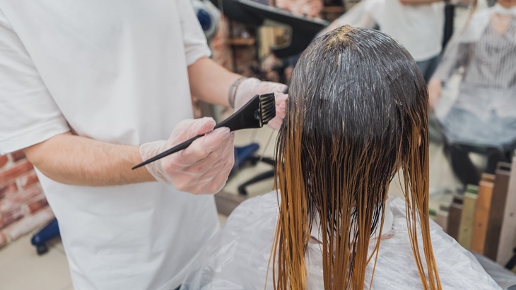 Mewarnai Rambut Sebaiknya Perhatikan Warna Kulit