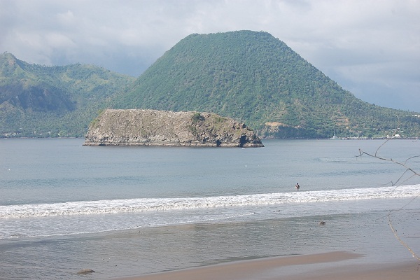 Gunung Meja dan Pantai Ende