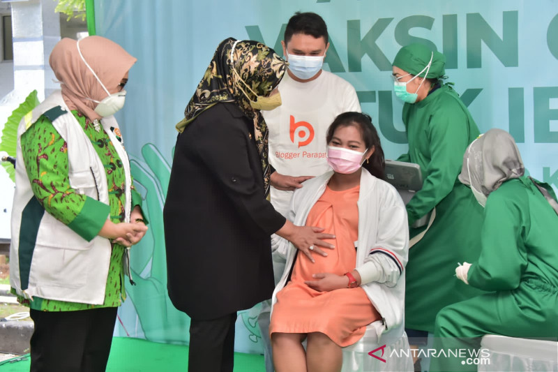 Bupati Bogor, Ade Yasin saat pencanangan vaksinasi untuk ibu hamil di RSUD Ciawi, Kabupaten Bogor, Jawa Barat Kamis (26/8/2021). ANTARA/HO-Pemkab Bogor