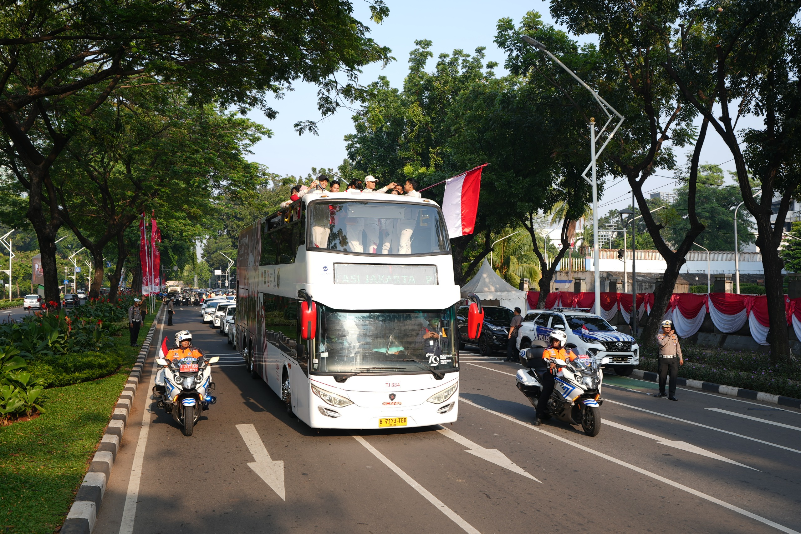 Bus TransJakarta Bawa Atlet Olimpiade Paris 2024 Menuju Istana Negara
