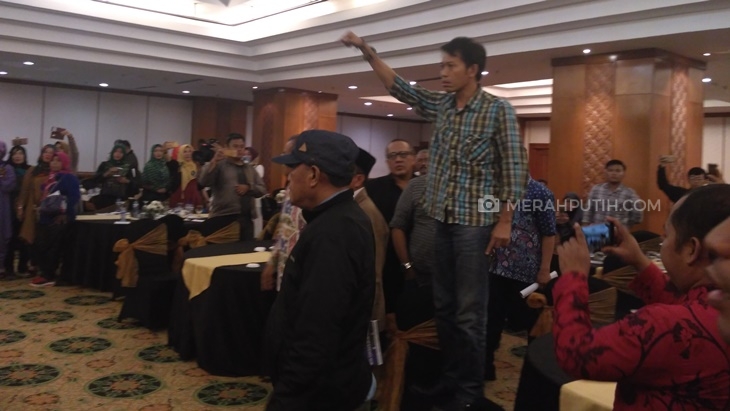 Suasana pembubaran diskusi. (MP/Fadhli)