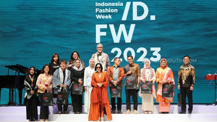 Nuansa Nusantara Iringi Pembukaan Indonesia Fashion Week 2023