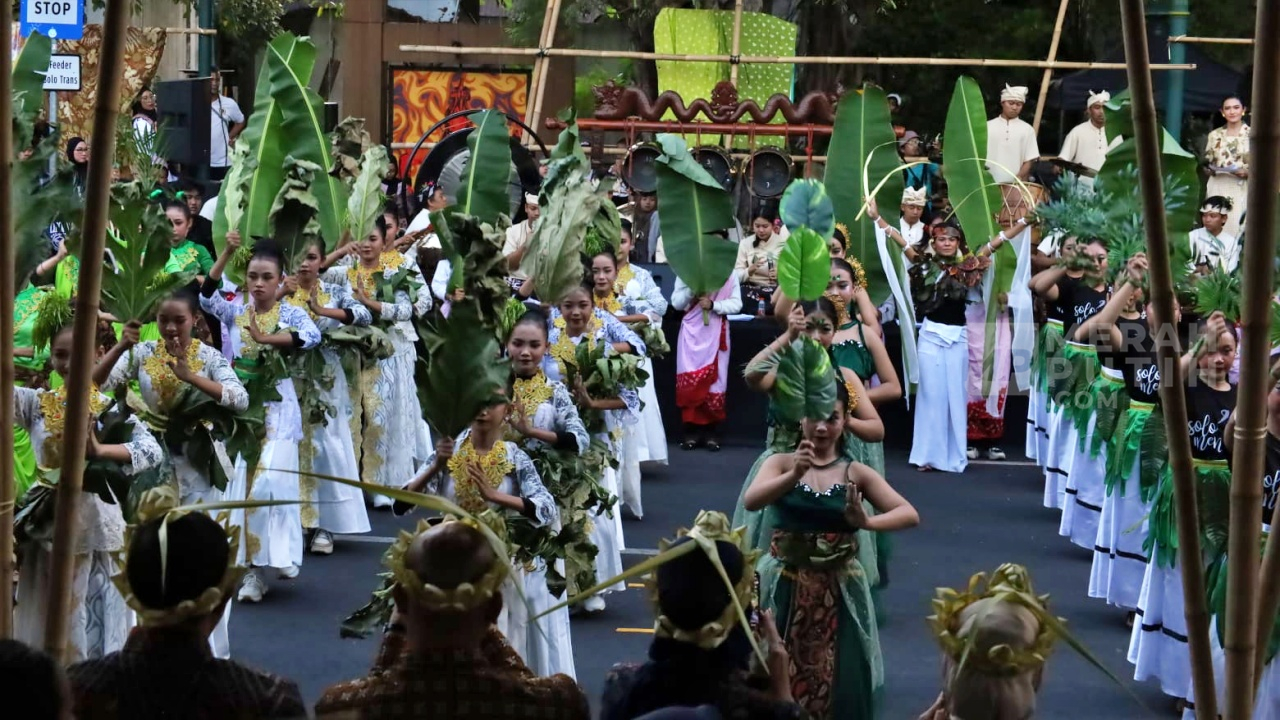 Festival Solo Menari 2025: Angkat Tema Alam Lewat Ratusan Penari Daun