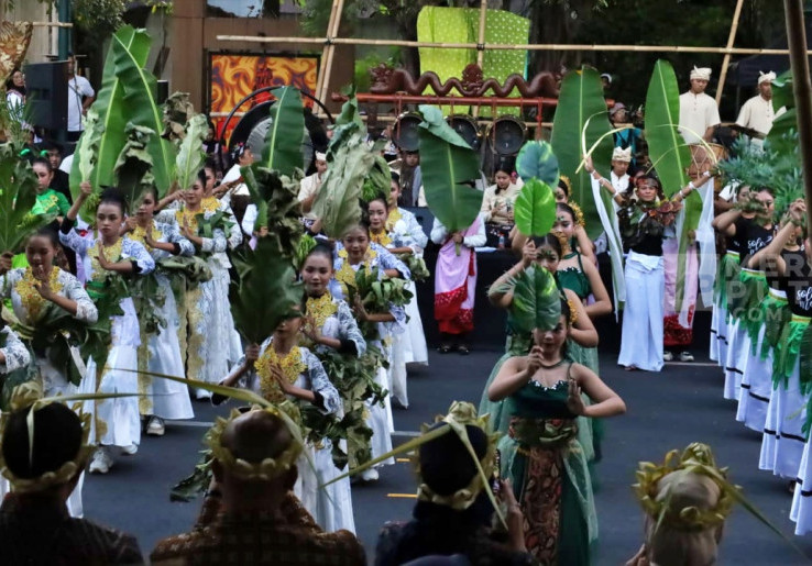 Festival Solo Menari 2025: Angkat Tema Alam Lewat Ratusan Penari Daun