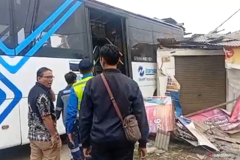 Transjakarta Janji Bakal Ganti Rugi Kerusakan Kios hingga Rumah di Cakung 