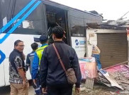 Bus Transjakarta Koridor 11 Pulo Gebang-Kampung Melayu Hantam Ruko, Diduga Rem Blong