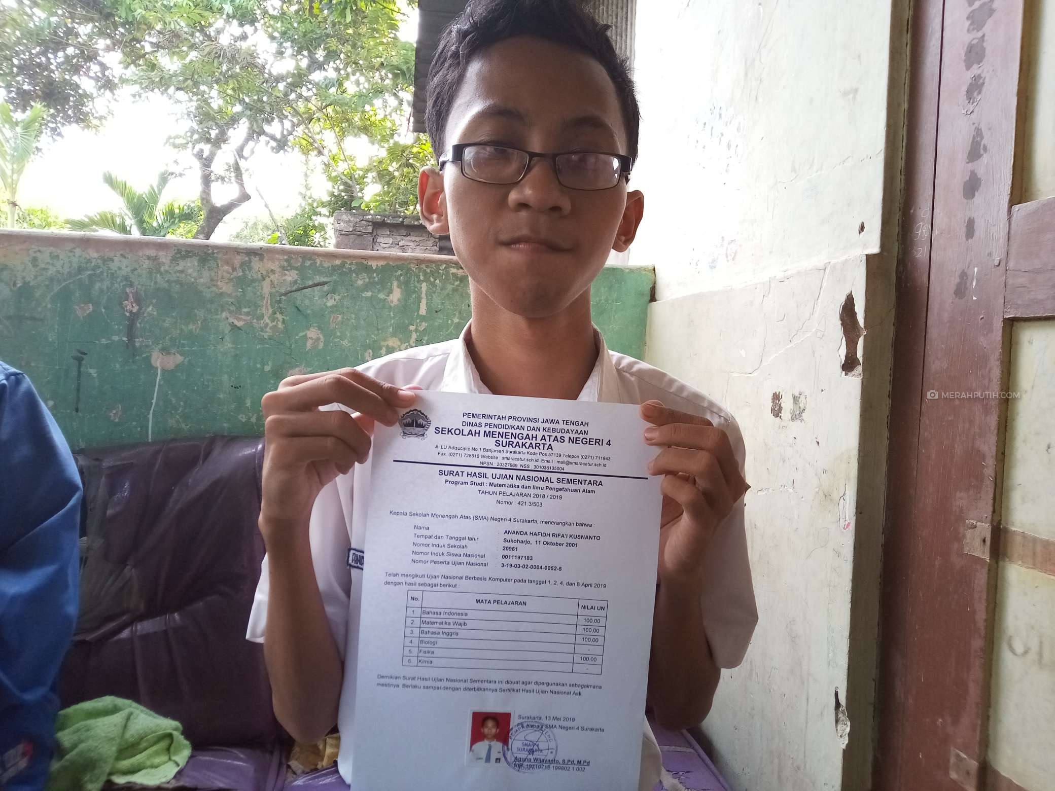 Kisah Ibu Siswa SMAN 4 Solo Peraih Nilai 100 UNBK, Jualan Mainan hingga Pinjam Uang Koperasi