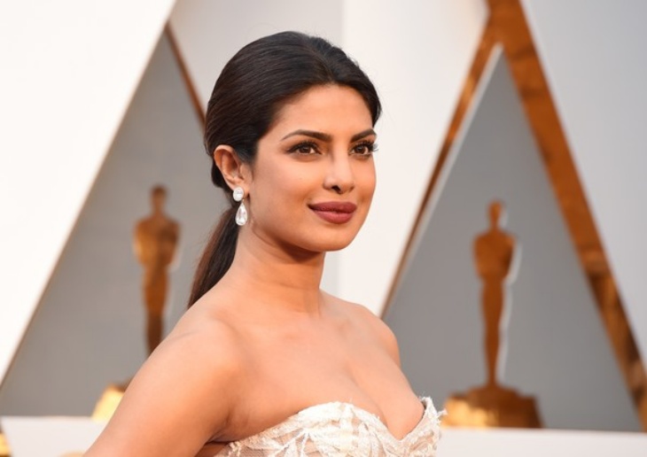 Priyanka ketika menghadiri Oscar ke-88. (Foto: StyleBistro) 