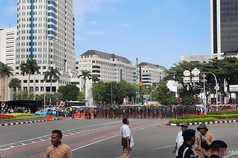 Demo Buruh di Gedung MPR/DPR, Polisi ‘Sekat’ Akses Masuk Jakarta