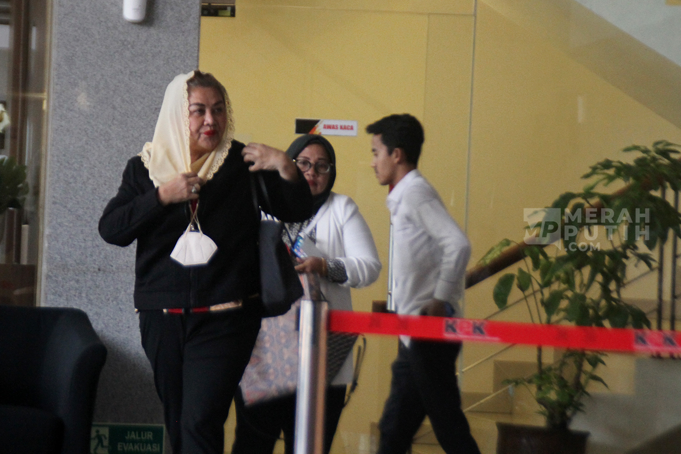 Wali Kota Semarang Hevearita Gunaryanti Rahayu saat akan menjalani pemeriksaan di gedung Merah Putih KPK, Jakarta, Kamis (1/8/2024).