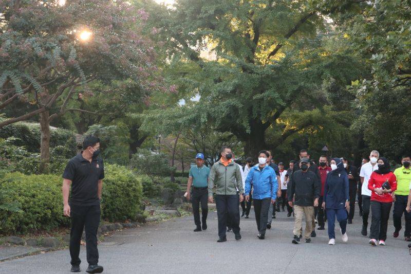 Sebelum Hadiri Pemakaman Abe, Wapres Jalan Santai di Taman Memiliki Pohon Usia 500 Tahun