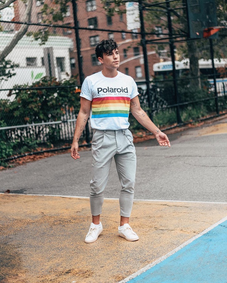 Setelan graphic t-shirt. (Foto: instagram.com/justinliv)