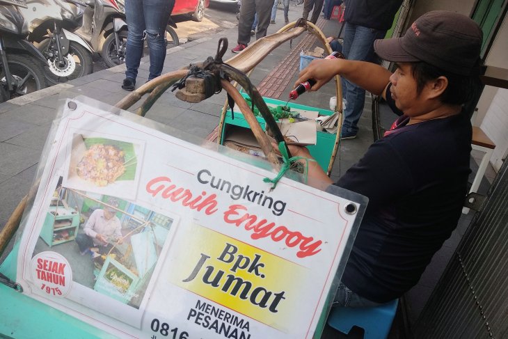 Cungkring makanan yang hanya ditemukan di Jalan Suryakencana (Sumber: ANTARANews/Aditya Pradana Putra)