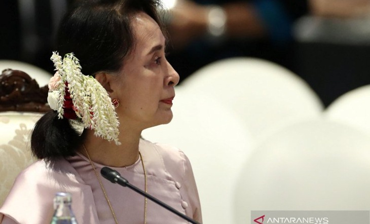 Suu Kyi Akhirnya Muncul di Sidang Setelah 4 Bulan Militer Lakukan Kudeta