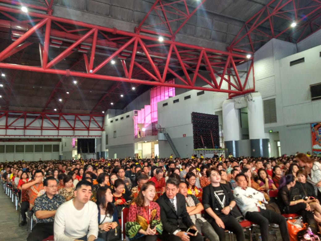 Umat Buddha dalam sebuah upacara keagamaan