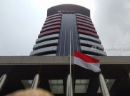 Bendera Setengah Tiang Berkibar di Gedung KPK