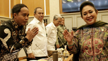 Raker Menteri Kehutanan Raja Juli Antoni dengan Komisi IV DPR Bahas Material Kayu Pasca Banjir di Sumatera