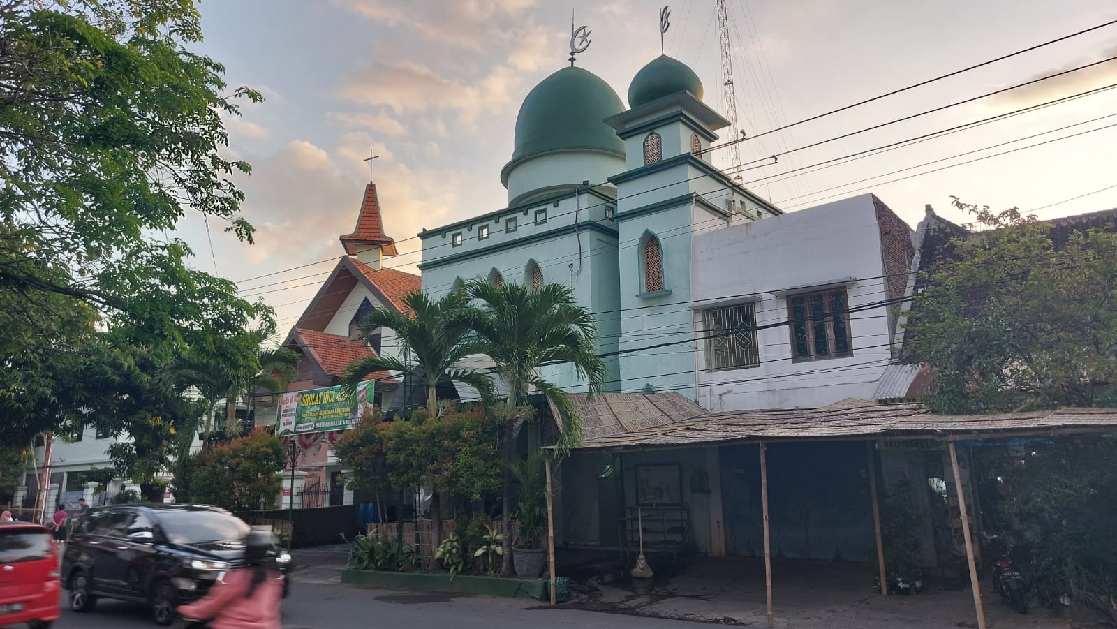 Wujud Toleransi GKJ Joyodiningratan Solo saat Perayaan Idul Adha