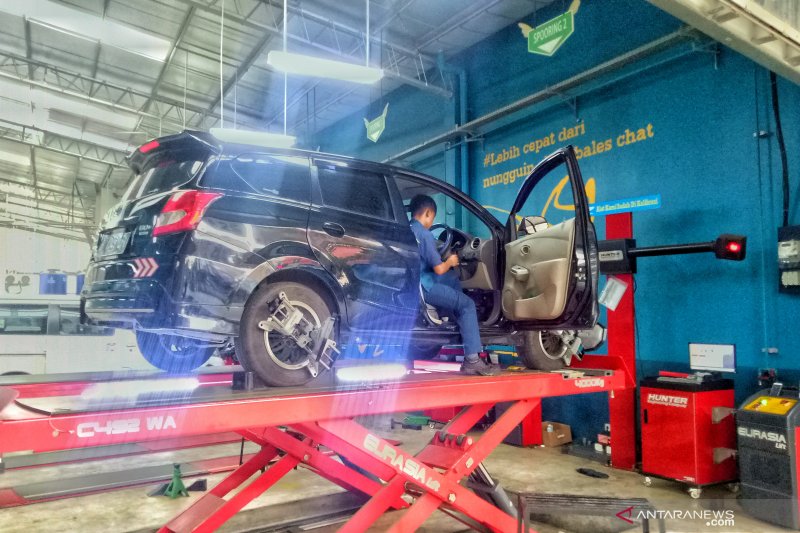 Ilustrasi - Servis kendaraan (Foto: Chairul Rohman) 