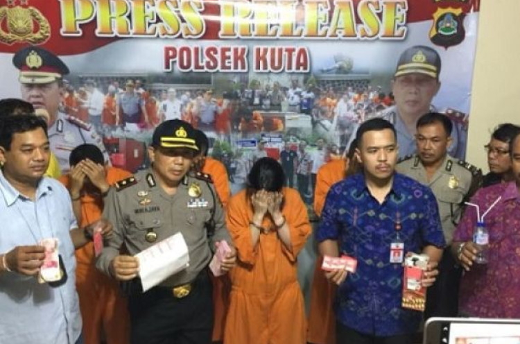 Antara Michelle Sang Pramugari Garuda Indonesia, Kokain dan Kumpul Kebo