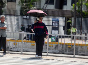 Aktivitas Warga Antisipasi Fenomena Cuaca Panas Ekstrem Melanda Jakarta