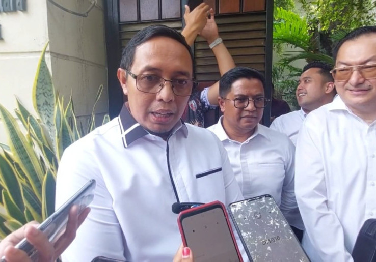 Komut Pertamina Hasan Nasbi Temui Jokowi di Solo, Akui Ada Pembicaraan Politik