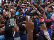 Emak-Emak Kuasai Panggung Kampanye Sandiaga di Sampang