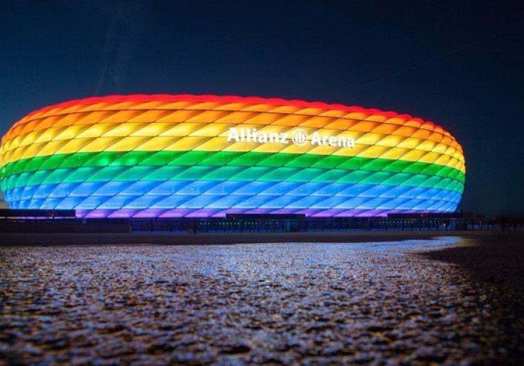 Lampu Pelangi Tidak Boleh Nyala di Allianz Arena