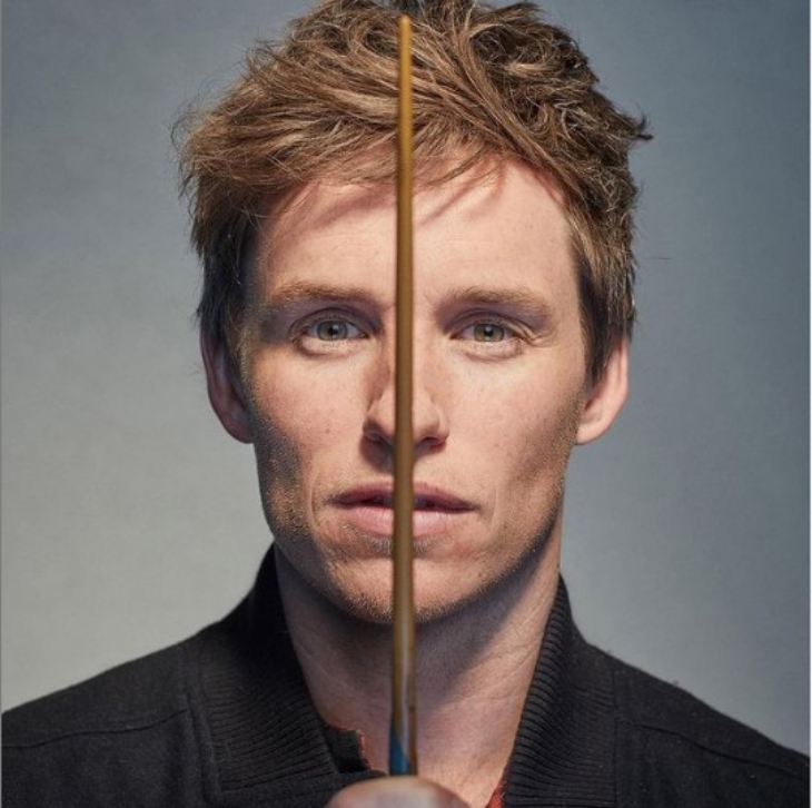 Meski butuh waktu lama, Redmayne akhirnya bisa bergabung menjadi bagian dari keajaiban dunia sihir Harry Potter melalui perannya sebagai Newt Scamander. (Foto: Instagram/@fantasticbeastsmovie)