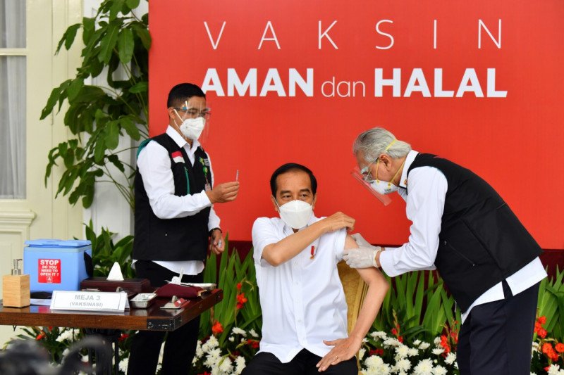 Jokowi di vaksin. (Foto: Sekretriat Presiden)