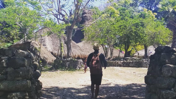 Mau Backpacker ke Sumba Barat? Wajib Siapkan 4 Barang Ini