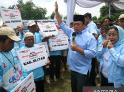 TKN Prabowo-Gibran Bagikan 300 Becak Listrik di Madiun