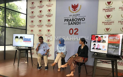 Mantan Menteri Nyanyi 'Salam Dua Jari', Jangan Lagi Pilih Jokowi
