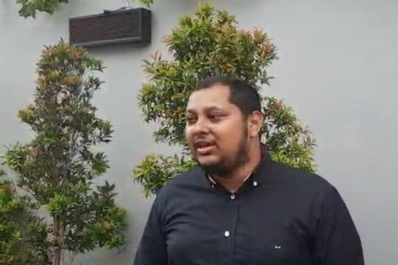 Kuasa hukum Nicholas Sean Purnama, Ahmad Ramzy, berikan keterangan kepada wartawan di Polda Metro Jaya, Jakarta, Selasa (31/8). ANTARA/Fianda Sjofjan Rassat